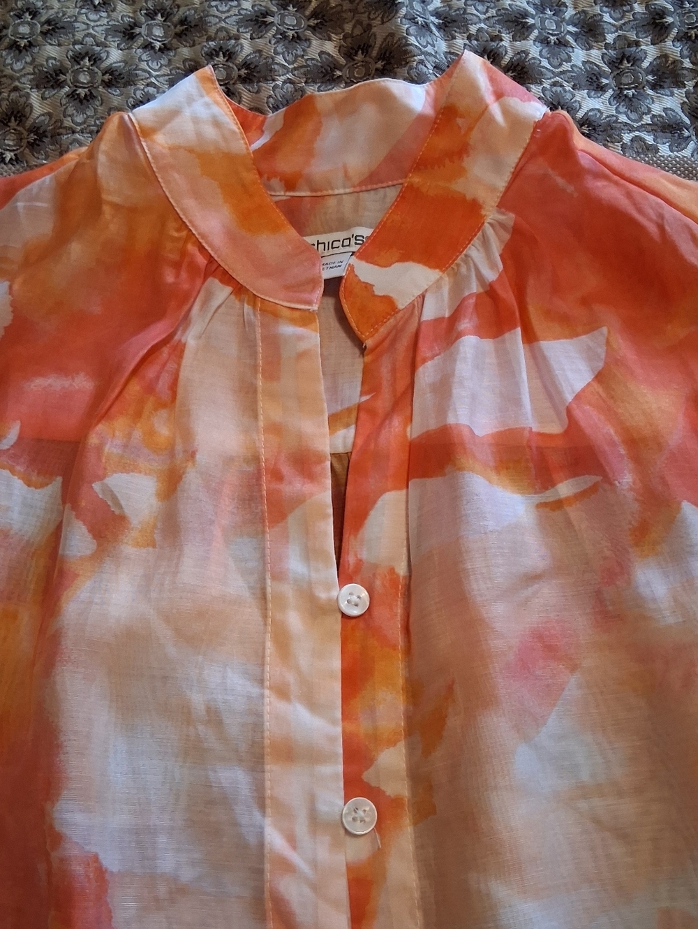Chico's Orange Watercolor Button-Front Blouse Puff Sleeve Lightweight‎ Sz1(8) - Picture 3 of 12